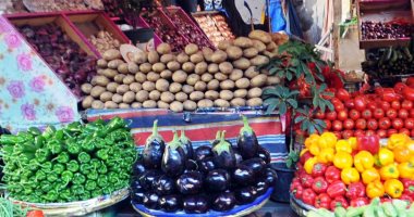 صورة أسعار الخضراوات والفاكهة اليوم .. ارتفاع الطماطم والخيار وانخفاض البطاطس