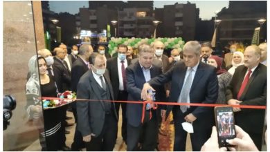 صورة وزير قطاع الأعمال يفتتح المرحلة الأولى من فرع عمر أفندي بمدينة نصر