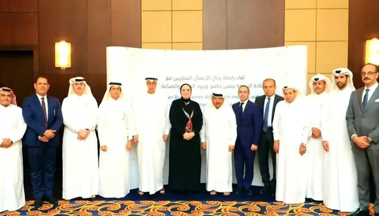 وزيرة التجارة تبحث مع رجال أعمال قطريين إنشاء فندق بمدينة دمياط للأثاث