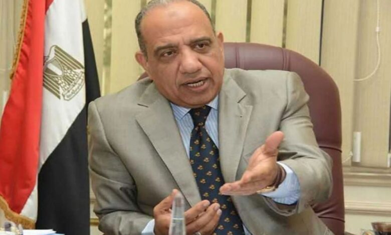 محمود عصمت وزير قطاع الأعمال العام