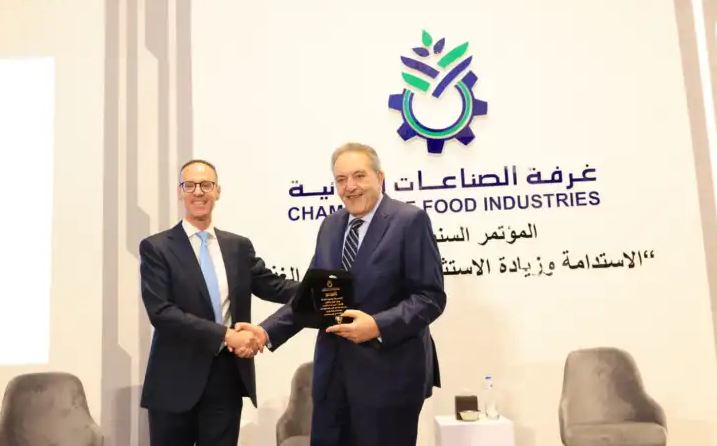 غرفة الصناعات الغذائية تكرم أحمد الوكيل رئيس اتحاد غرف البحر المتوسط