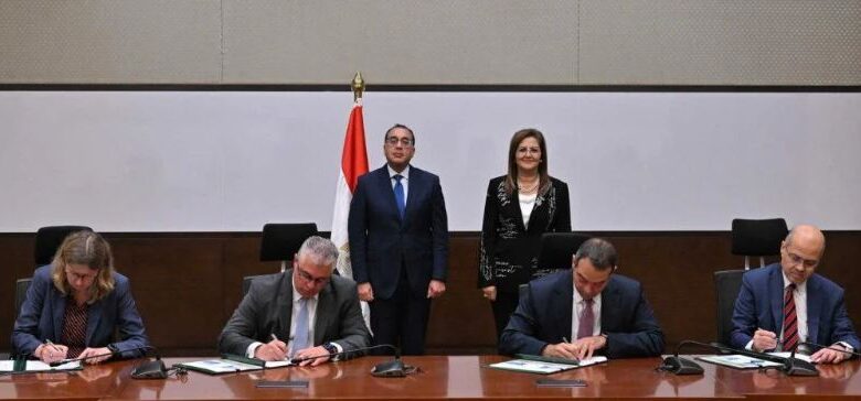 فولكس فاجن توقع اتفاقية إنشاء مجمع صناعة سيارات بالمنطقة الصناعية شرق بورسعيد