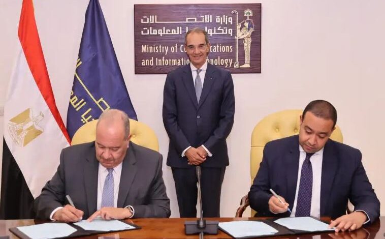 المصرية للاتصالات توقع عقد المرحلة الثانية من مركز البيانات الإقليمي مع راية