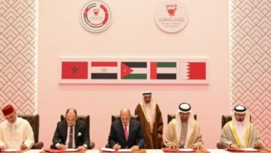 صورة توقيع اتفاقية بين فولاذ البحرينية وحديد الإمارات بقيمة ملياري دولار