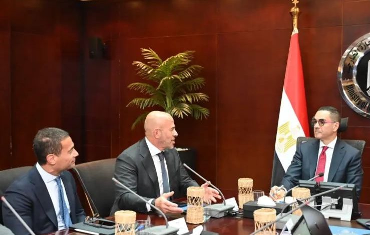 الخطيب يناقش مع الشريك المصري لـ CSCEC الصينية فرص استثمارية جديدة