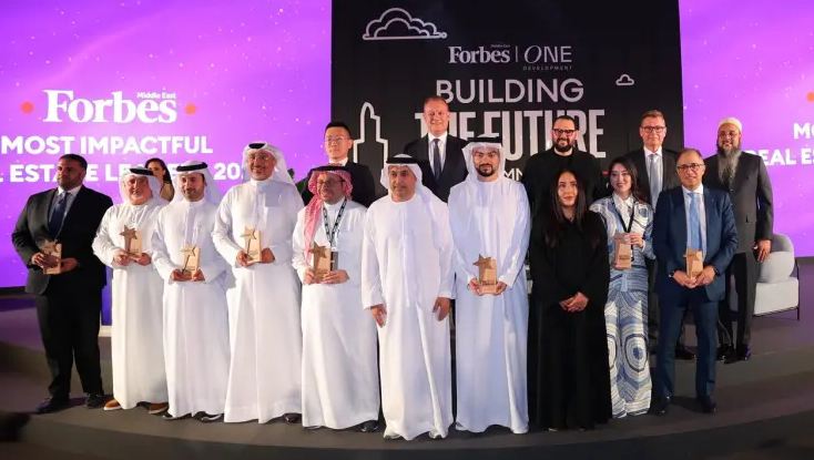 انطلاق قمة فوربس الشرق الأوسط "بناء المستقبل" في أبوظبي