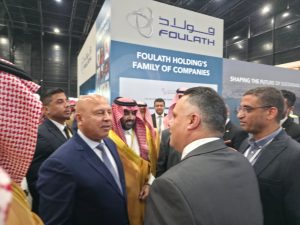 الفريق كامل الوزير يتفقد جناح "إمداد" بالمملكة العربية السعودية