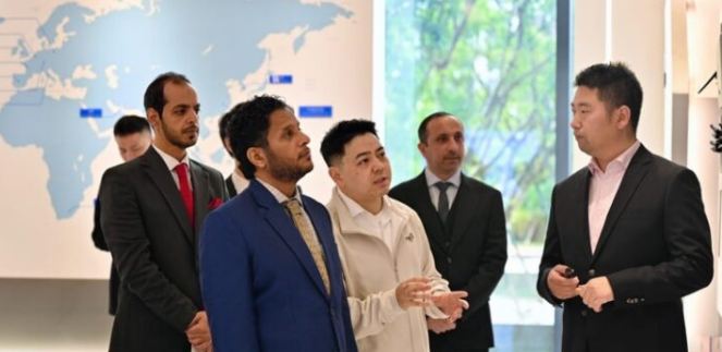 عمان تبحث مع تسينغشان الصينية تسريع إنشاء مدينة صناعية للصلب الأخضر 