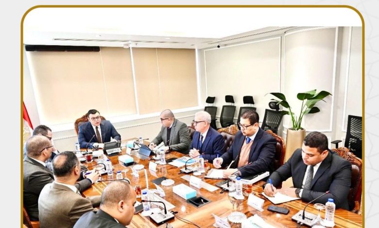 وزير الإسكان يتابع أعمال المنطقة البديلة لمنطقتي سملا وعلم الروم وموقف التعويضات
