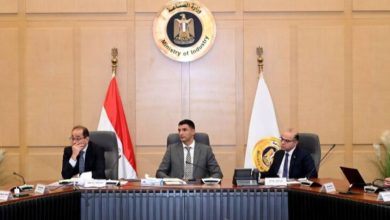 صورة تشكيل مجموعة عمل لمراجعة برنامج تنمية صناعة السيارات