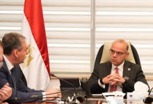 صورة وزير الاستثمار يبحث مع دراسكيم العالمية تطورات أول منطقة حرة لإنتاج سيانيد الصوديوم ومشتقاته بمصر